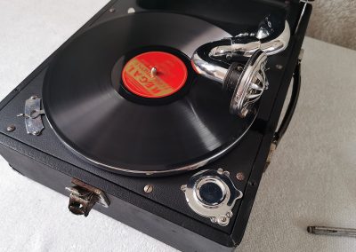 1946 Columbia Viva-Tonal Grafonola 9000A - cdc6e0f6 2a22 4e78 b2a6 e0257487d79d